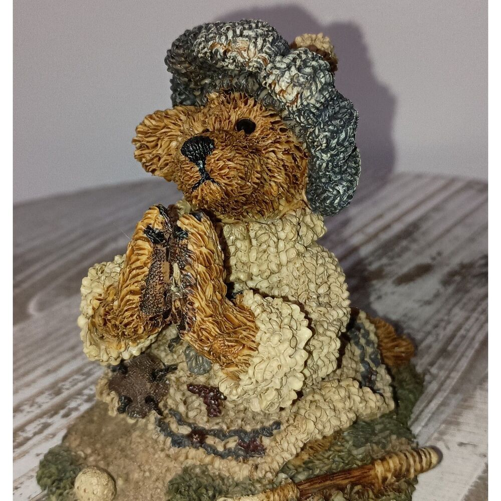 Vintage (1993):  Boyds Bears and Friends: Sebastian Praying